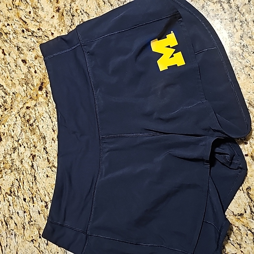 Umich Lululemon Speed Up shorts l